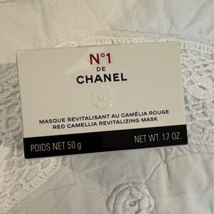 CHANEL No. 1 Red Camellia revitalizing Mask 1.7 Oz luxury high end skincare